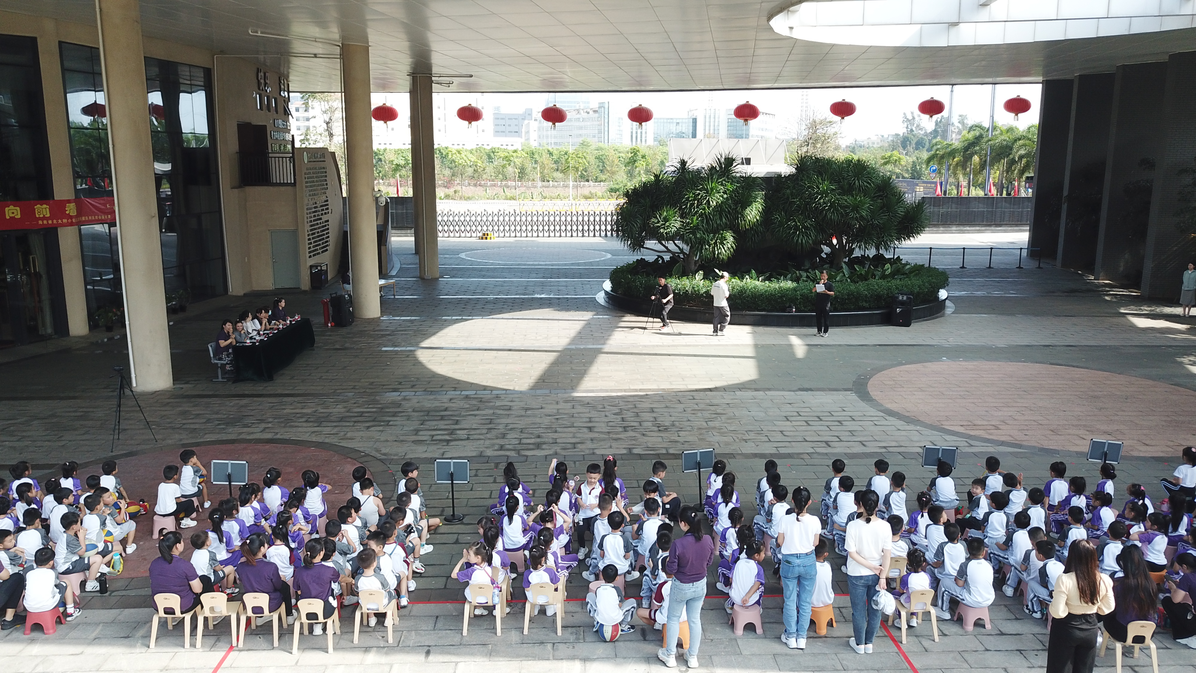 运动强体质协作展风采海南省北大附小幼儿园举行队列队形会操比赛