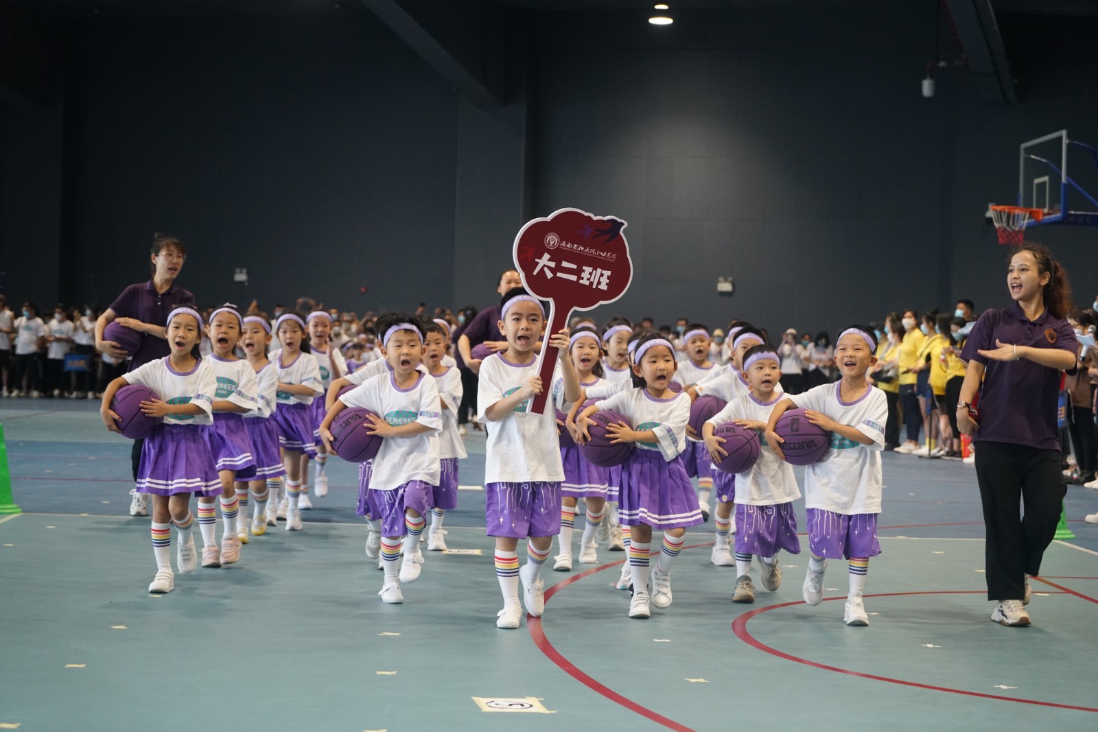 回归童年玩出精彩海南省北大附小幼儿园亲子趣味运动会成功举办