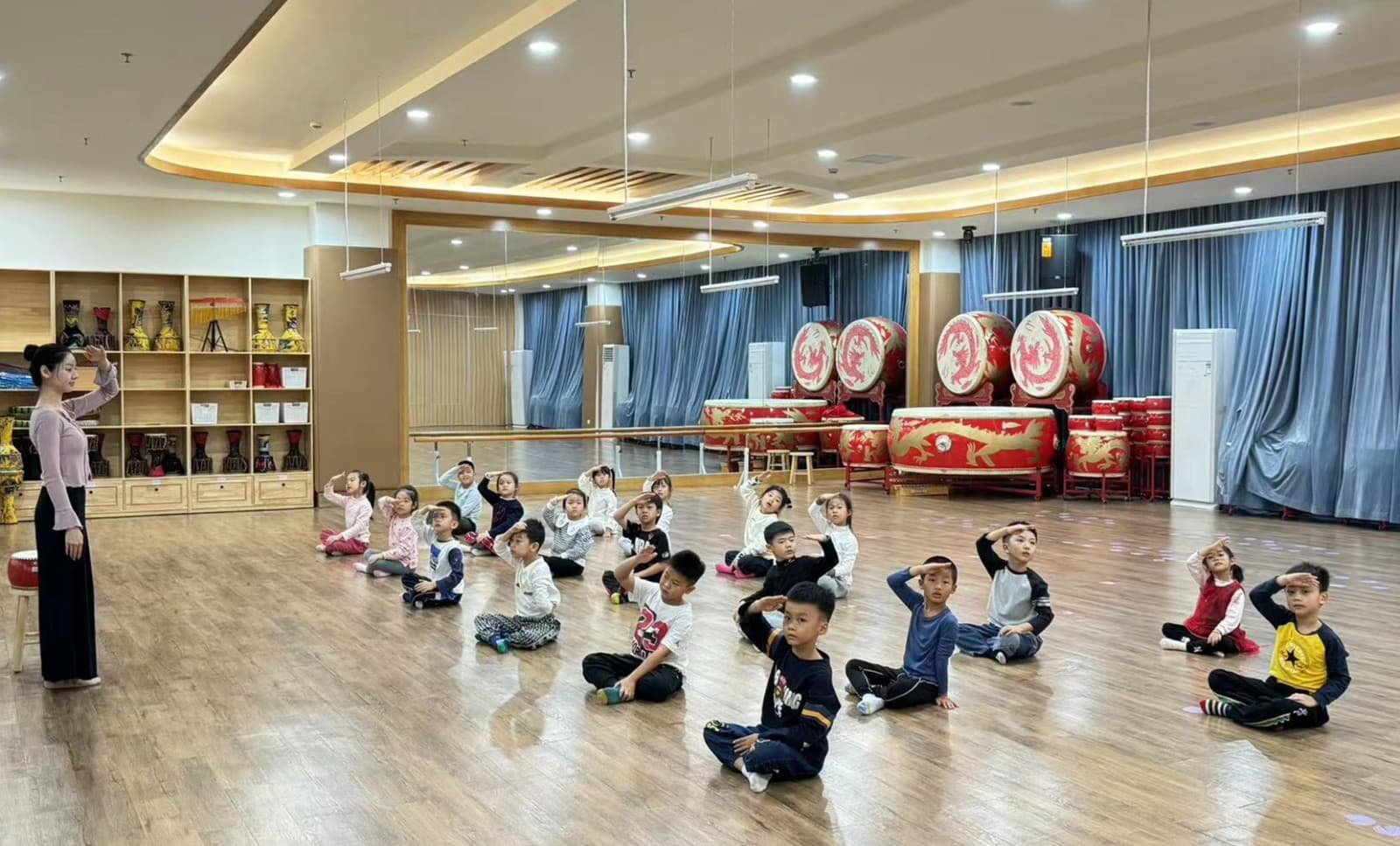 守护瞳心追梦未来海南省北大附小幼儿园开展眼保健操展示活动